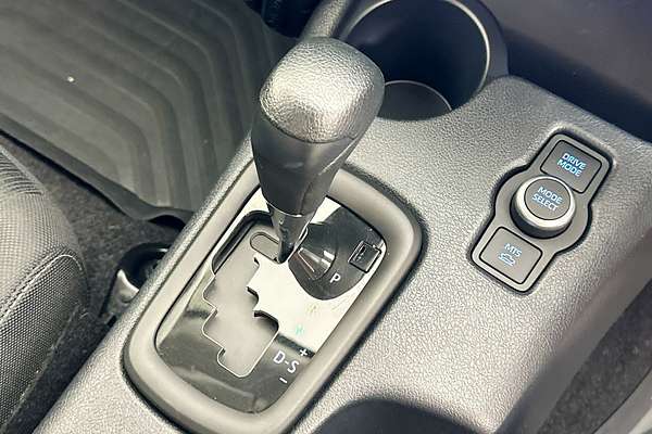 2025 Toyota HILUX SR 48V (4x4) GUN126R RC 4X4