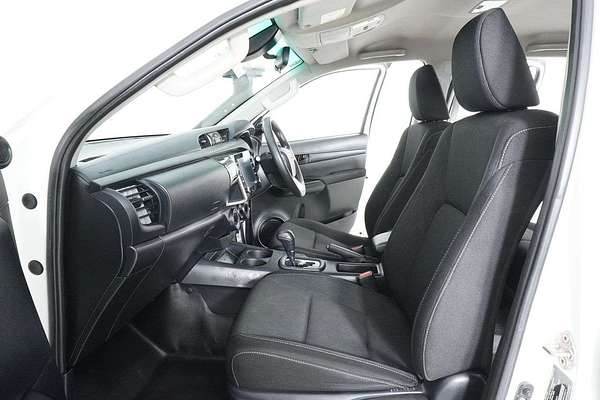 2021 Toyota HILUX SR (4x4) GUN126R 4X4