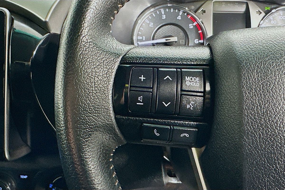 2021 Toyota HILUX SR5 (4x4) GUN126R FACELIFT 4X4