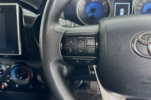 2020 Toyota HILUX SR (4x4) GUN126R FACELIFT 4X4