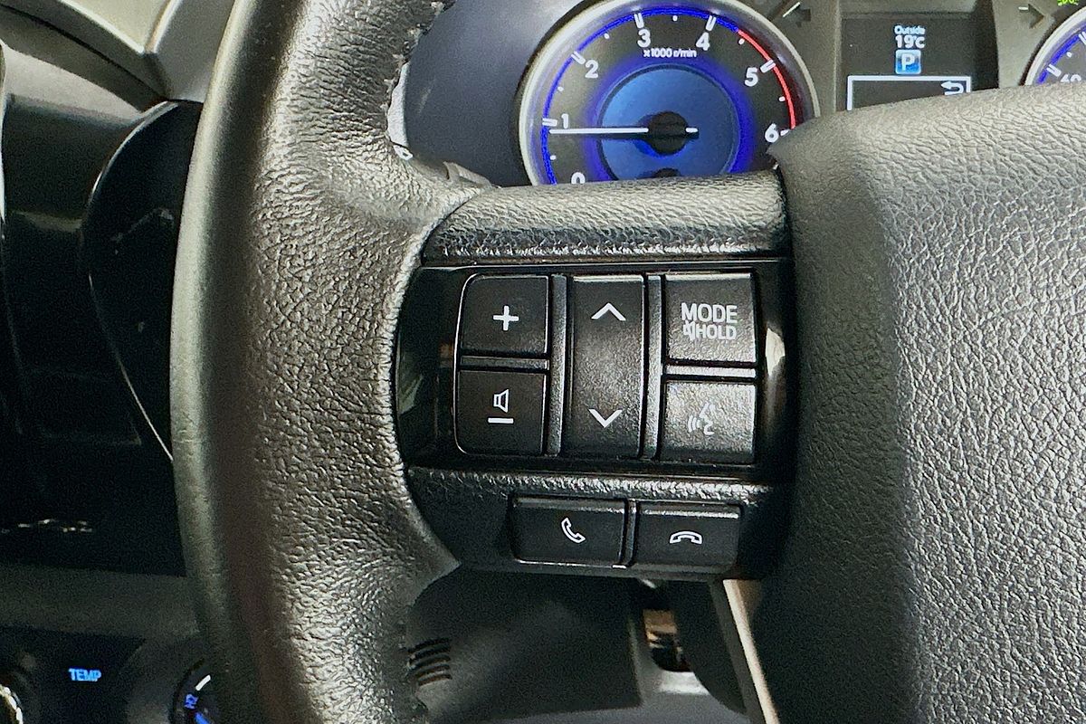 2016 Toyota HILUX SR5 (4x4) GUN126R 4X4