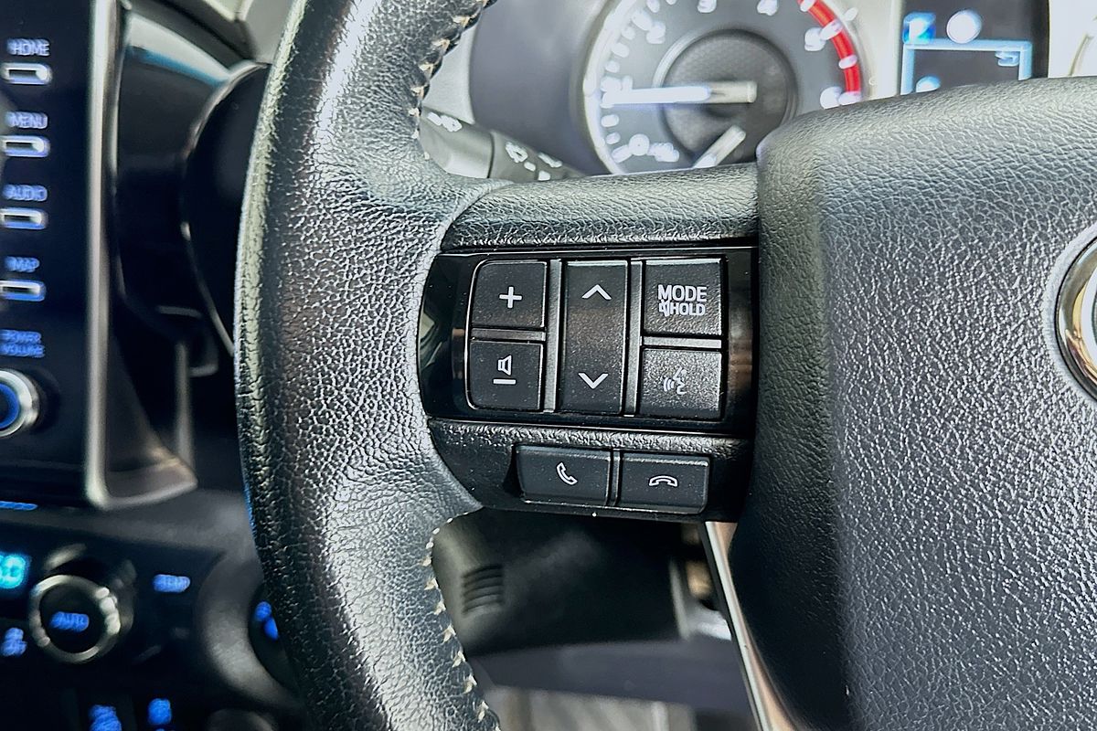 2021 Toyota HILUX SR5 (4x4) GUN126R FACELIFT 4X4