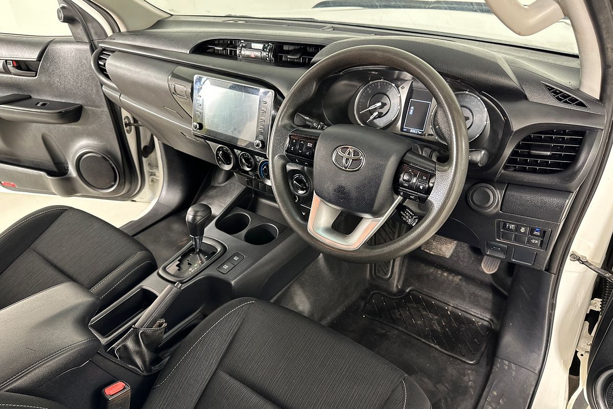 2020 Toyota HILUX SR (4x4) GUN126R FACELIFT 4X4