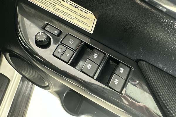 2021 Toyota HILUX SR5 (4x4) GUN126R FACELIFT 4X4