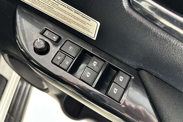 2020 Toyota HILUX SR5 GUN126R 4X4