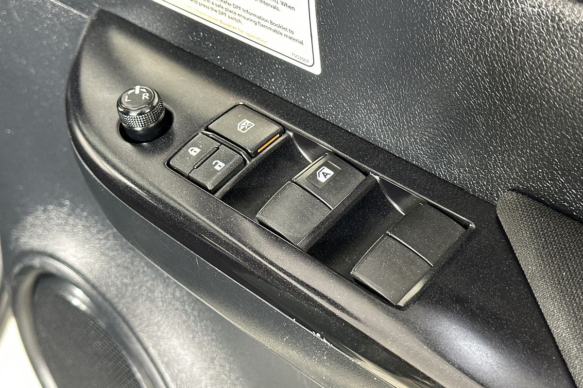 2021 Toyota HILUX SR (4x4) GUN126R FACELIFT 4X4