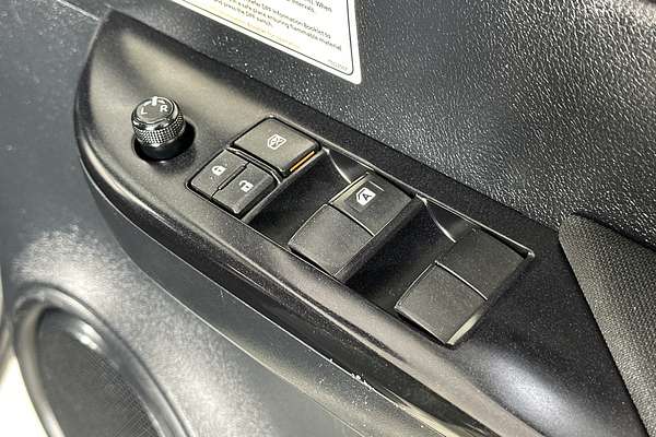 2021 Toyota HILUX SR (4x4) GUN126R FACELIFT 4X4