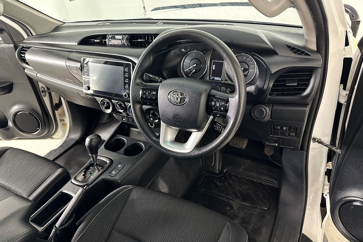 2020 Toyota HILUX SR (4x4) GUN126R FACELIFT 4X4