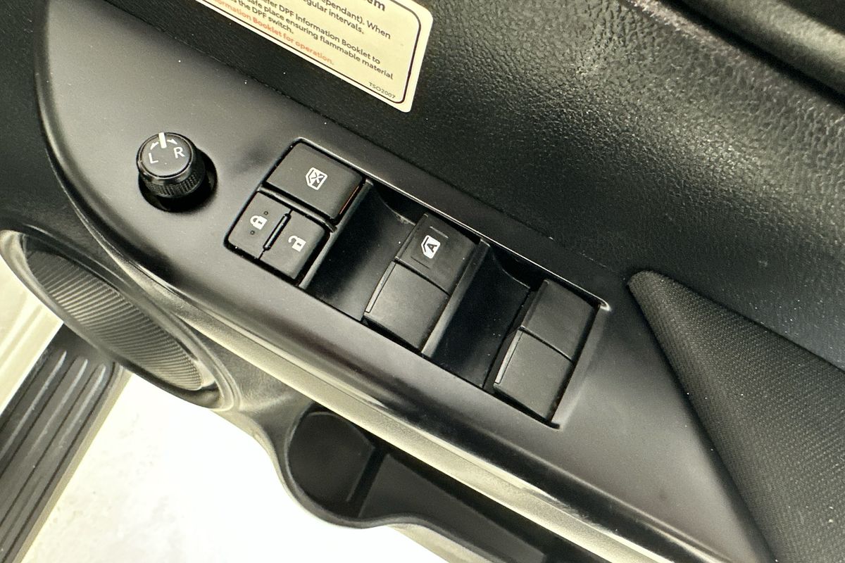 2021 Toyota HILUX SR (4x4) GUN126R FACELIFT 4X4
