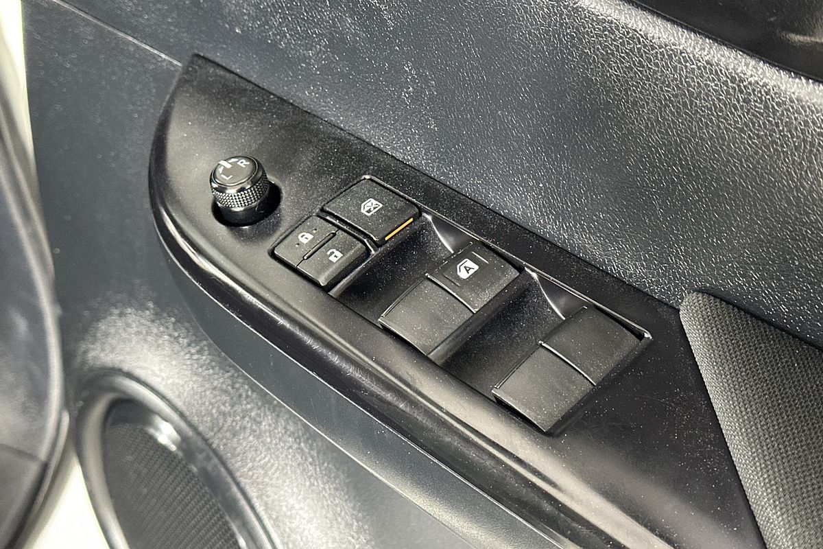 2021 Toyota HILUX SR (4x4) GUN126R FACELIFT 4X4