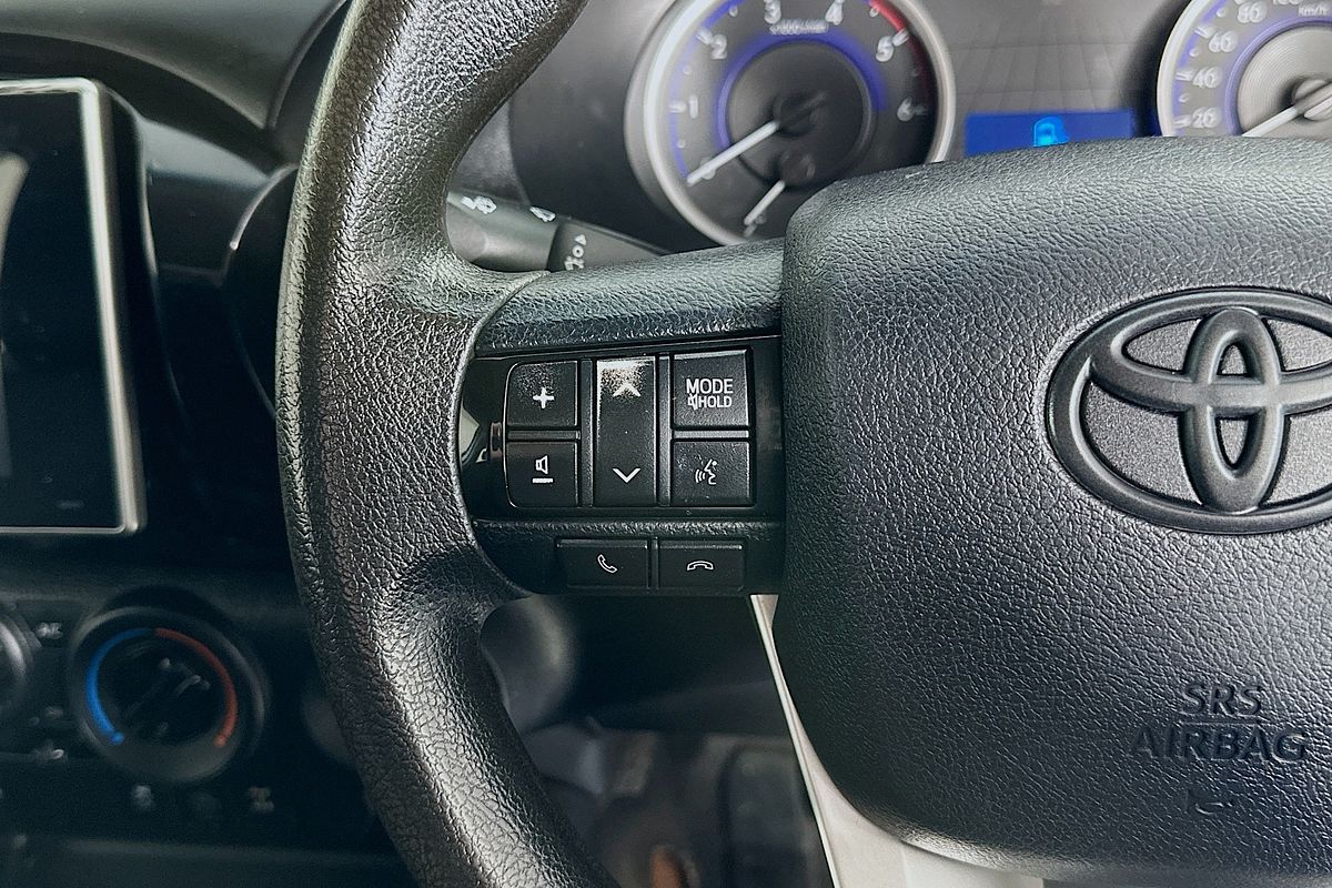 2017 Toyota HILUX SR (4x4) GUN126R 4X4