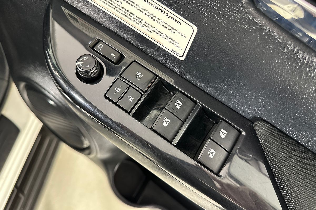 2021 Toyota HILUX SR5 (4x4) GUN126R 4X4
