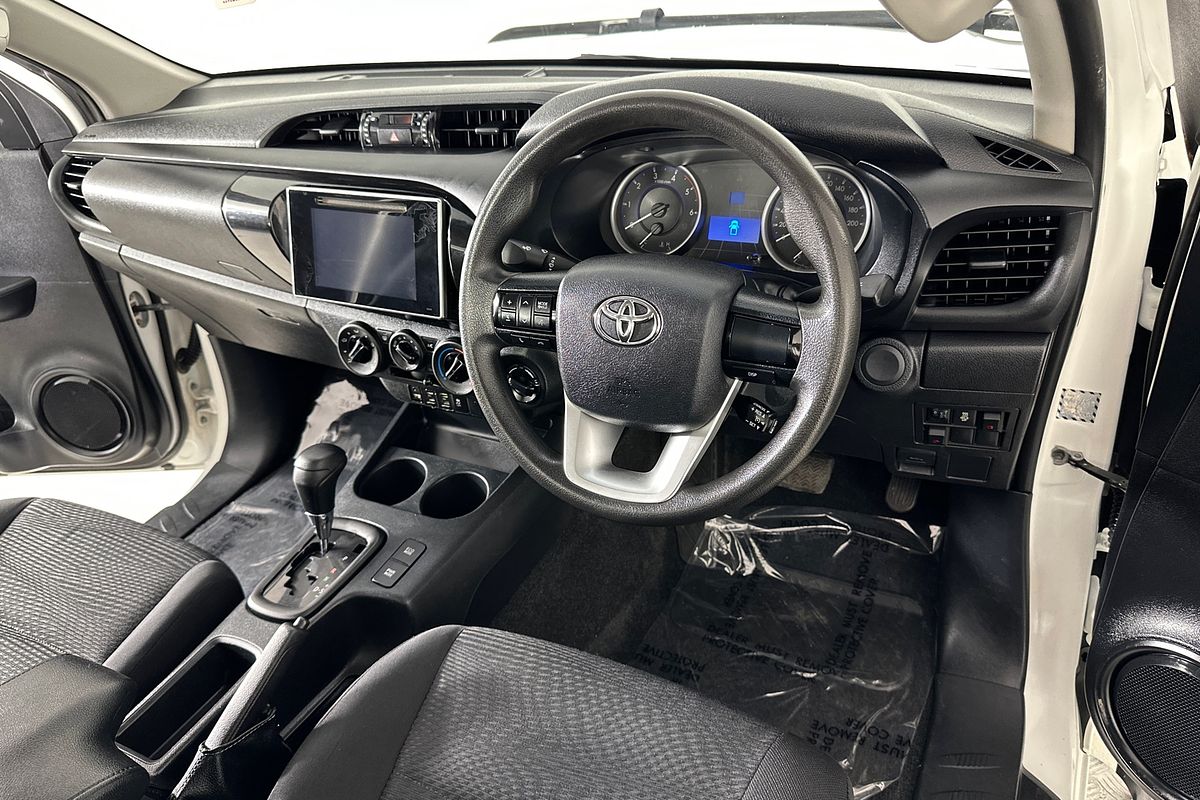 2016 Toyota HILUX SR (4x4) GUN126R 4X4