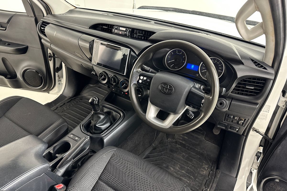 2016 Toyota HILUX SR (4x4) GUN126R 4X4