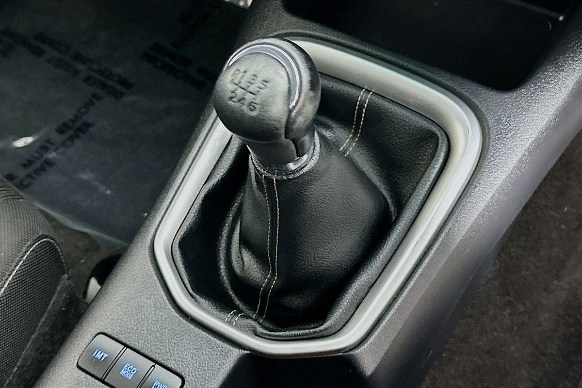 2016 Toyota HILUX SR5 (4x4) GUN126R 4X4