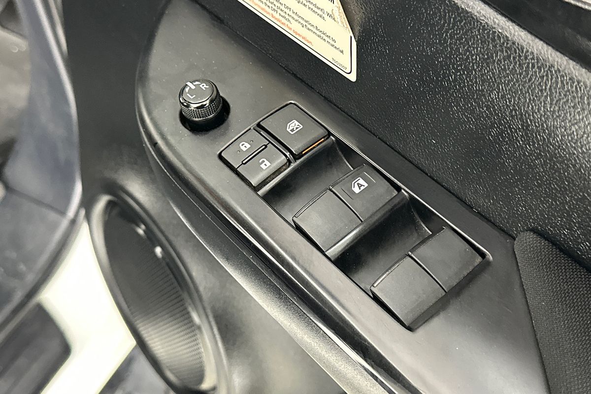 2021 Toyota HILUX SR (4x4) GUN126R FACELIFT 4X4