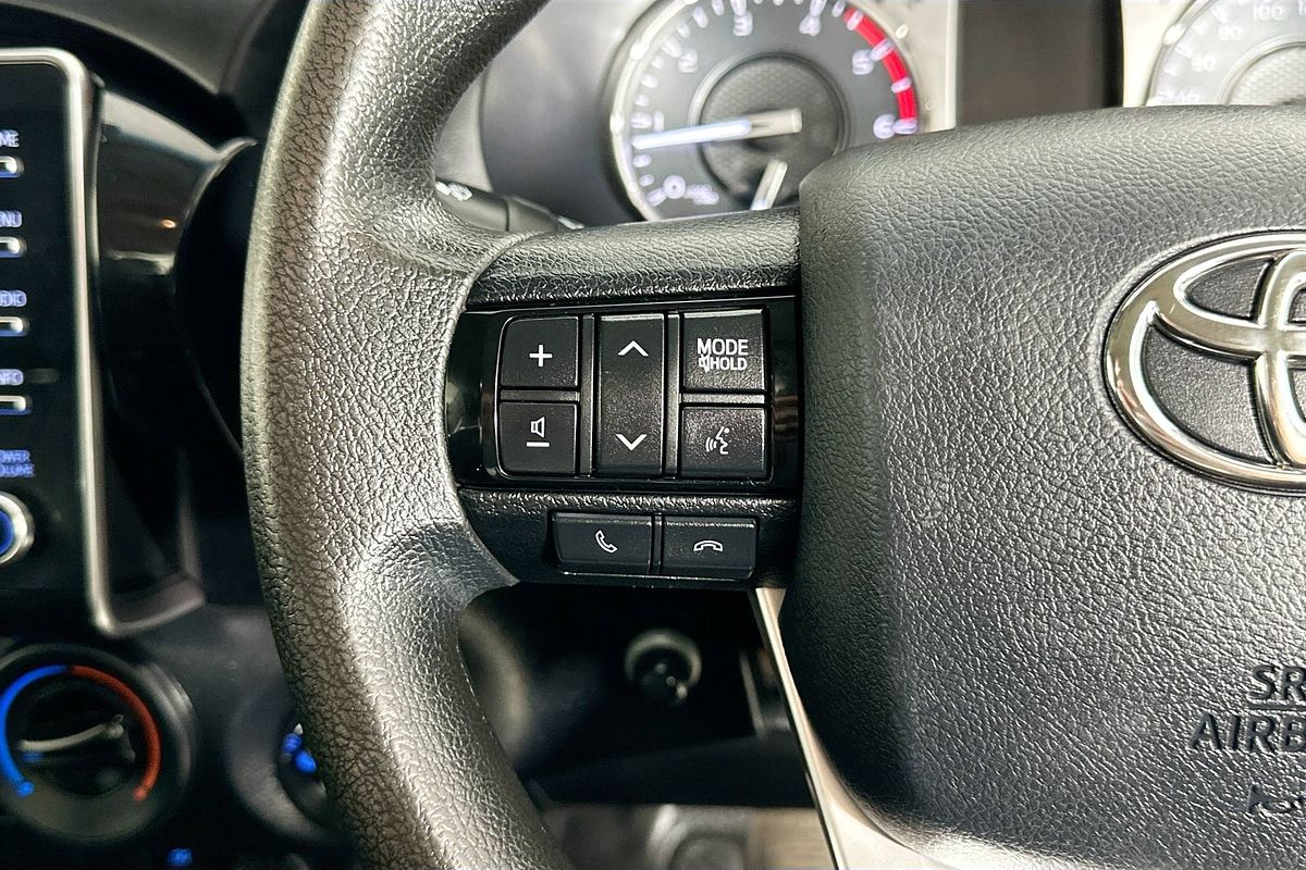 2020 Toyota HILUX SR (4x4) GUN126R FACELIFT 4X4