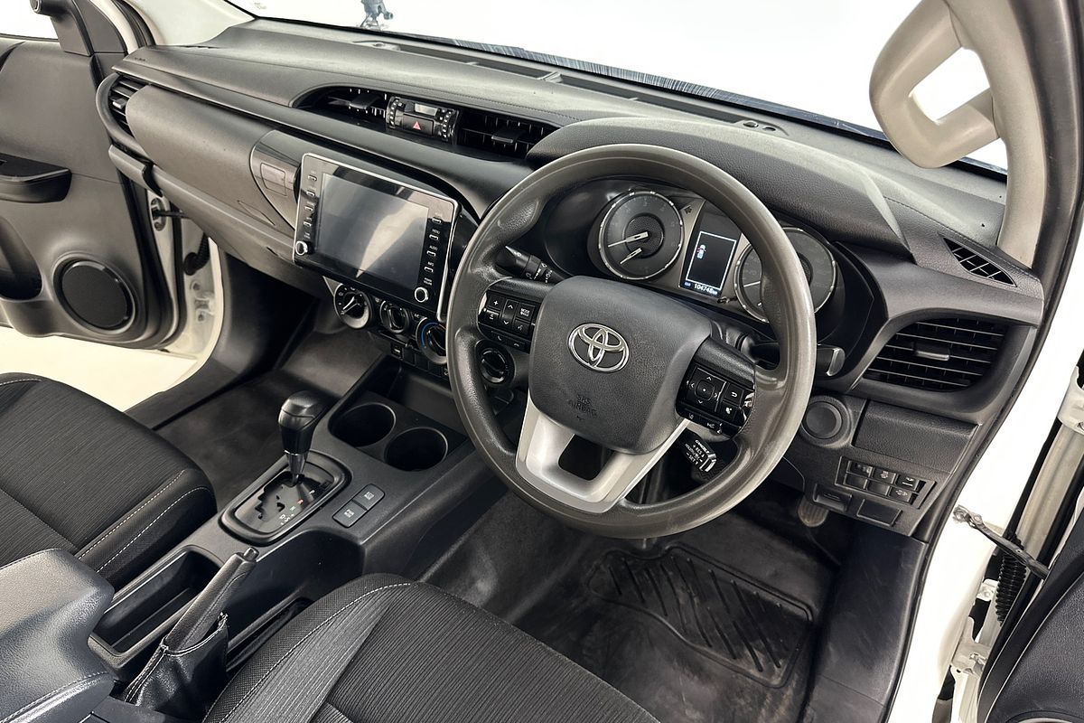 2020 Toyota HILUX SR (4x4) GUN126R FACELIFT 4X4