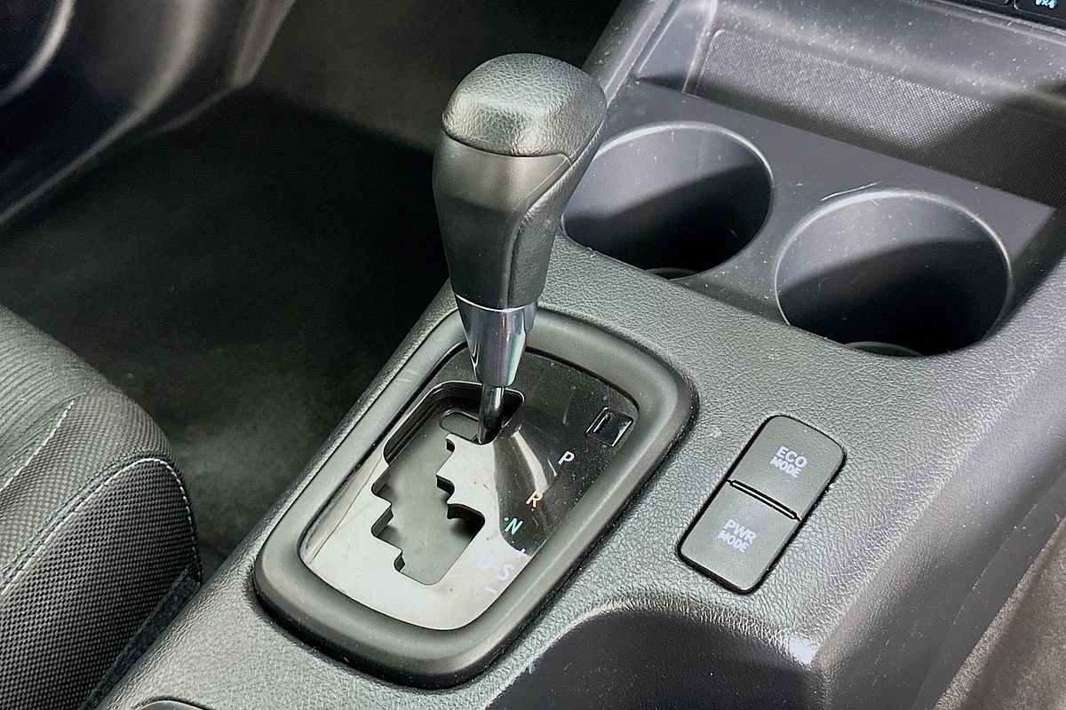 2020 Toyota HILUX SR (4x4) GUN126R FACELIFT 4X4
