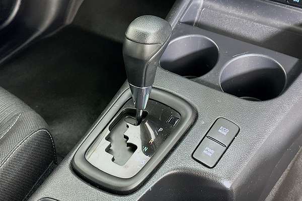 2020 Toyota HILUX SR (4x4) GUN126R FACELIFT 4X4