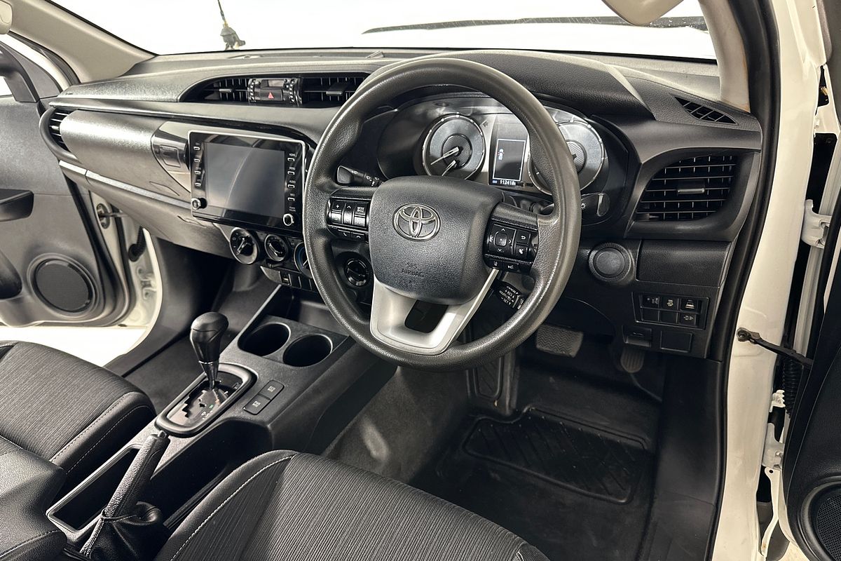 2020 Toyota HILUX SR (4x4) GUN126R FACELIFT 4X4