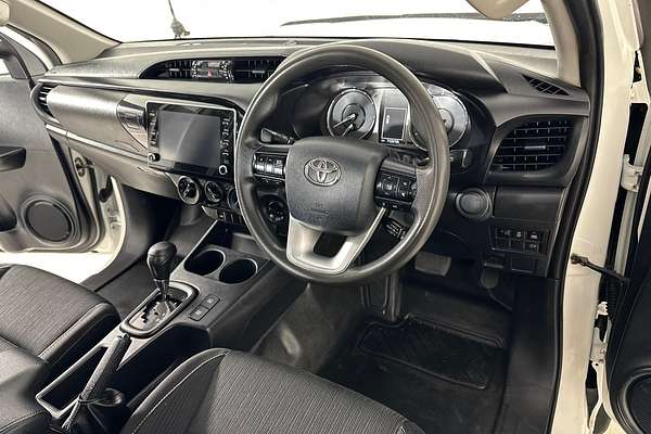 2020 Toyota HILUX SR (4x4) GUN126R FACELIFT 4X4