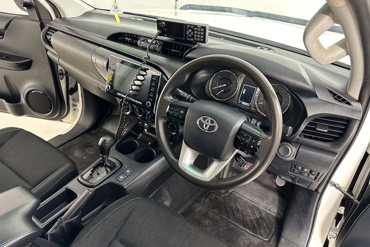 2020 Toyota HILUX SR (4x4) GUN126R FACELIFT 4X4