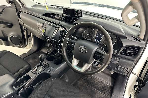 2020 Toyota HILUX SR (4x4) GUN126R FACELIFT 4X4