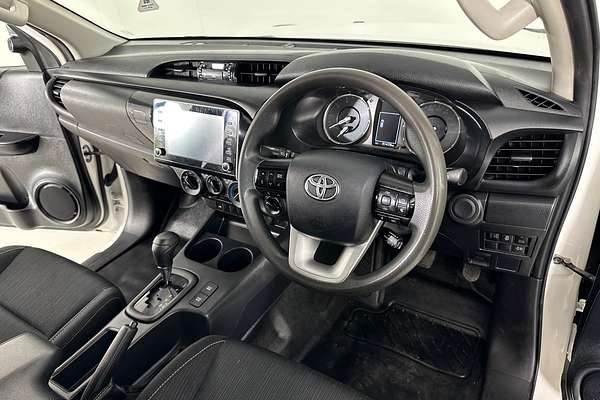 2020 Toyota HILUX SR (4x4) GUN126R FACELIFT 4X4