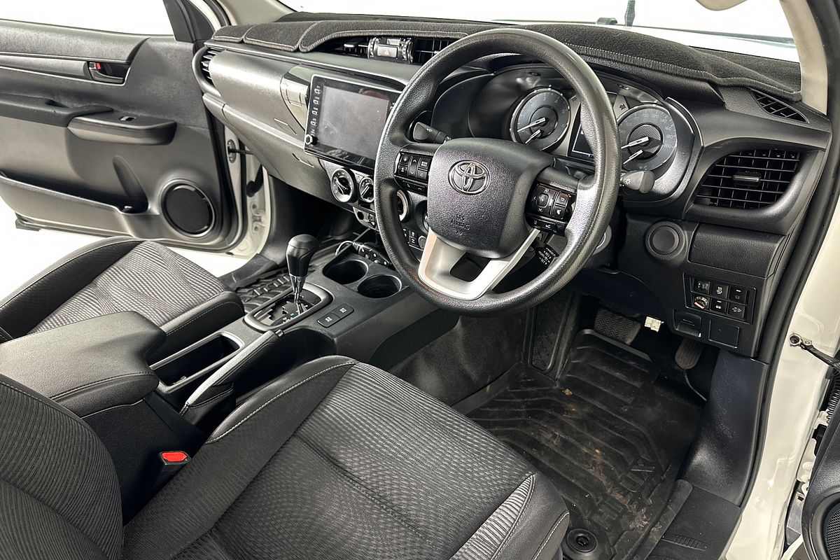 2020 Toyota Hilux SR (4x4) GUN126R FACELIFT 4X4