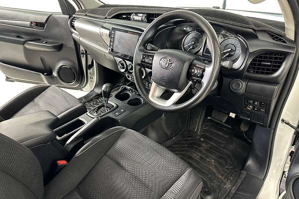 2020 Toyota Hilux SR (4x4) GUN126R FACELIFT 4X4