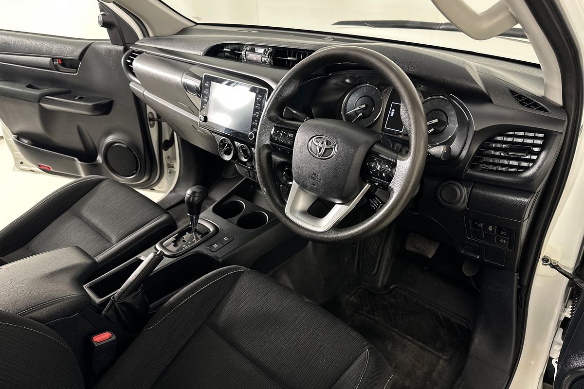 2020 Toyota HILUX SR (4x4) GUN126R FACELIFT 4X4