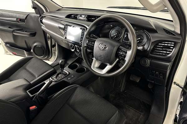 2020 Toyota HILUX SR (4x4) GUN126R FACELIFT 4X4