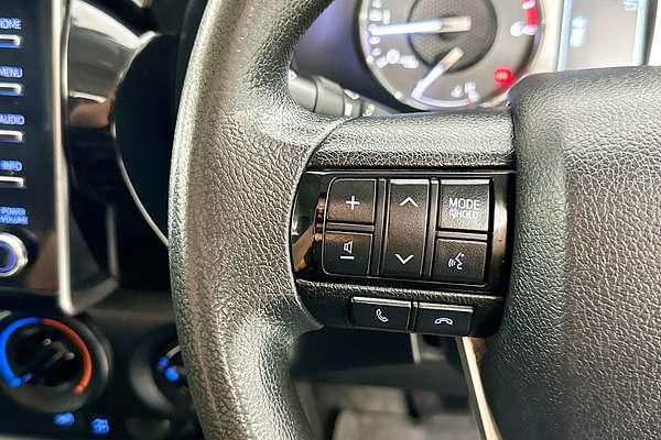 2020 Toyota HILUX SR (4x4) GUN126R FACELIFT 4X4