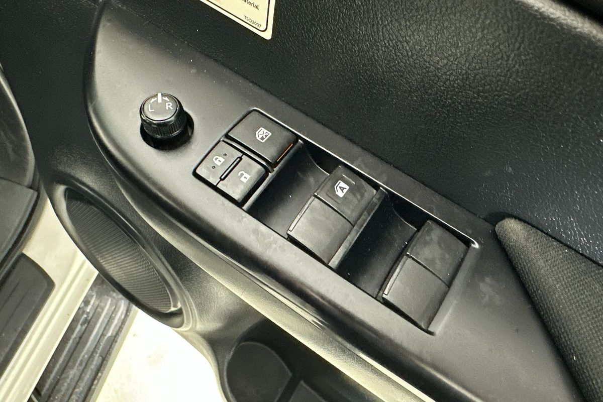 2020 Toyota HILUX SR (4x4) GUN126R FACELIFT 4X4