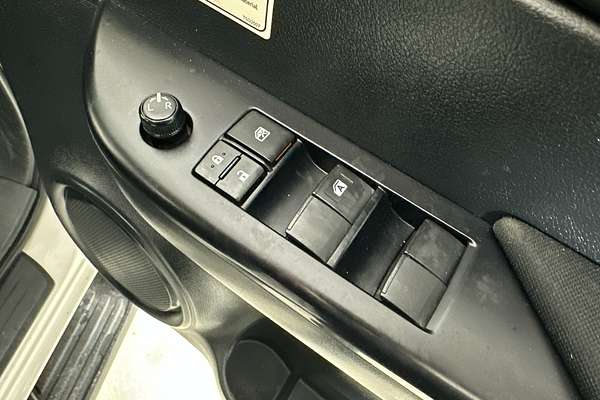 2020 Toyota HILUX SR (4x4) GUN126R FACELIFT 4X4