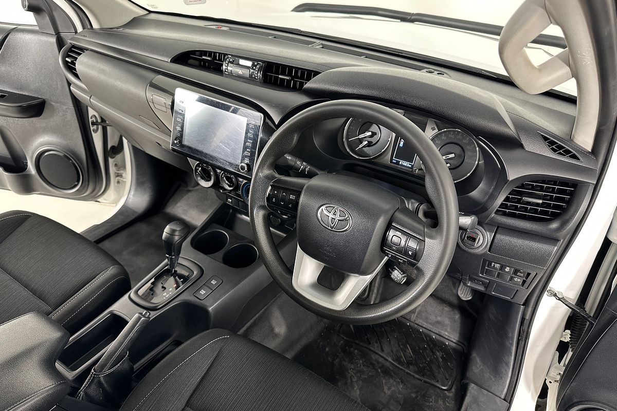 2020 Toyota HILUX SR (4x4) GUN126R FACELIFT 4X4