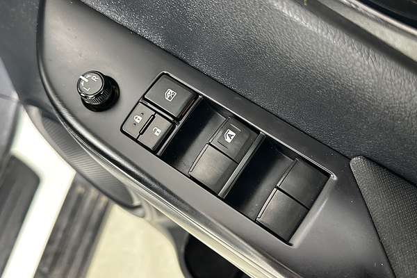 2019 Toyota HILUX SR (4x4) GUN126R MY19 UPGRADE 4X4