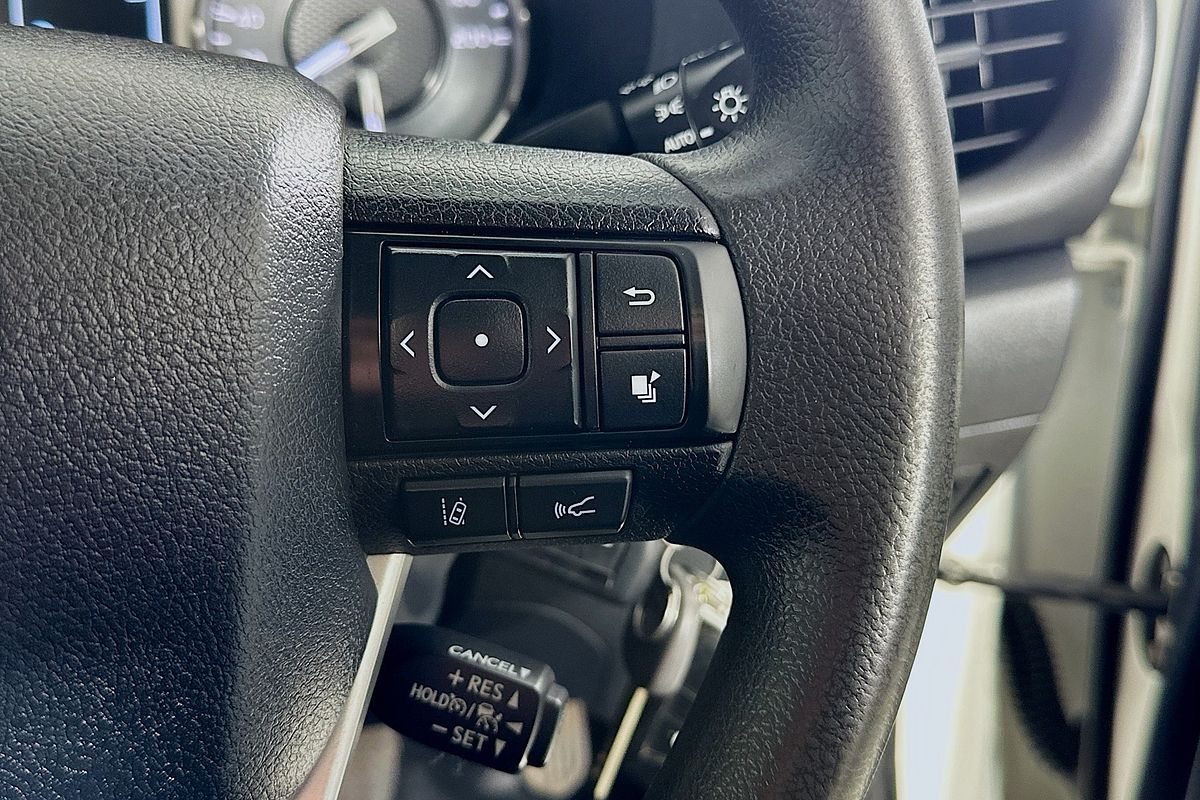 2020 Toyota HILUX SR (4x4) GUN126R FACELIFT 4X4