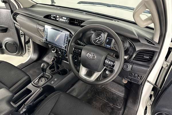 2020 Toyota HILUX SR (4x4) GUN126R FACELIFT 4X4