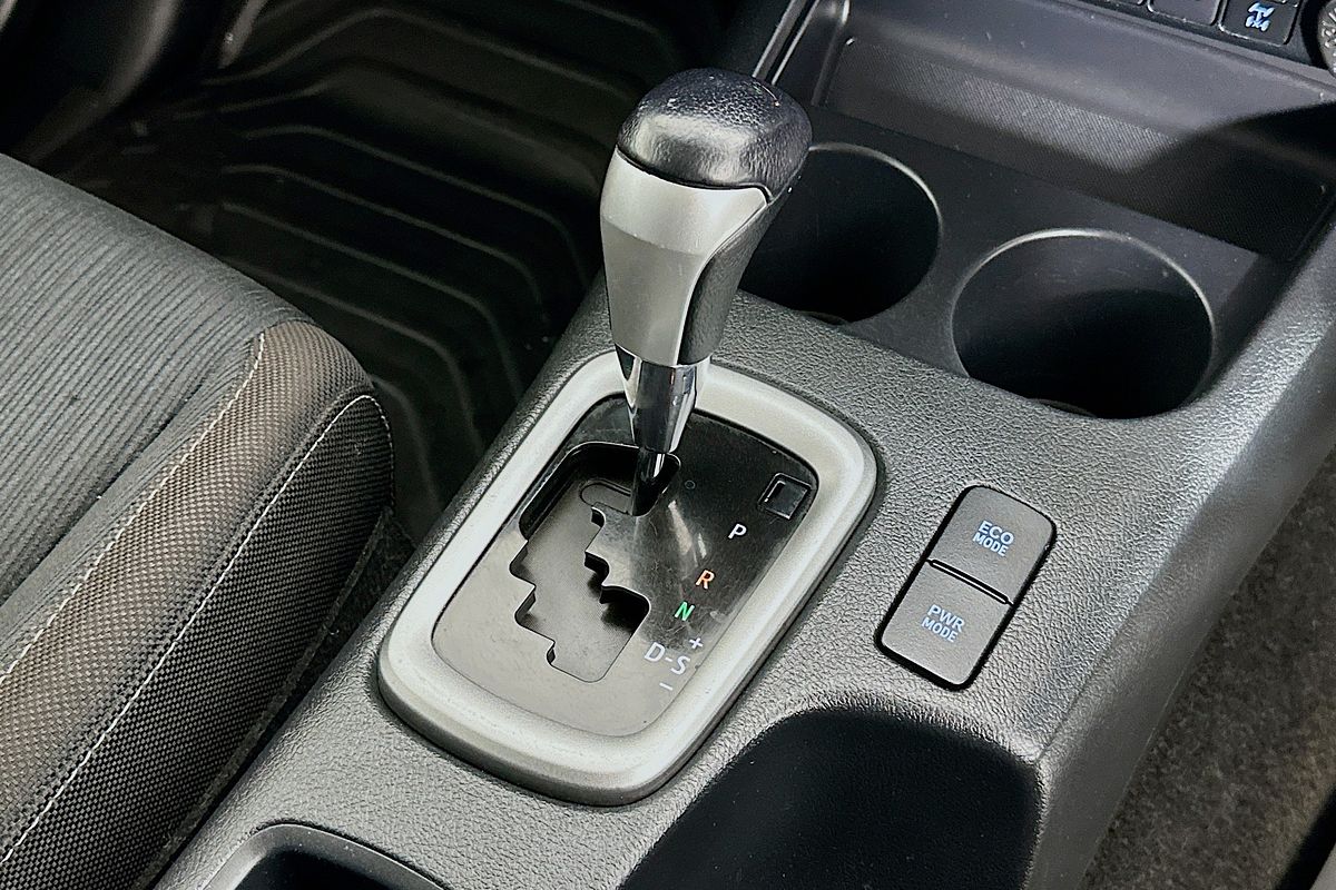 2020 Toyota HILUX SR5 (4x4) GUN126R FACELIFT 4X4