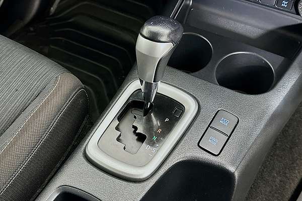 2020 Toyota HILUX SR5 (4x4) GUN126R FACELIFT 4X4