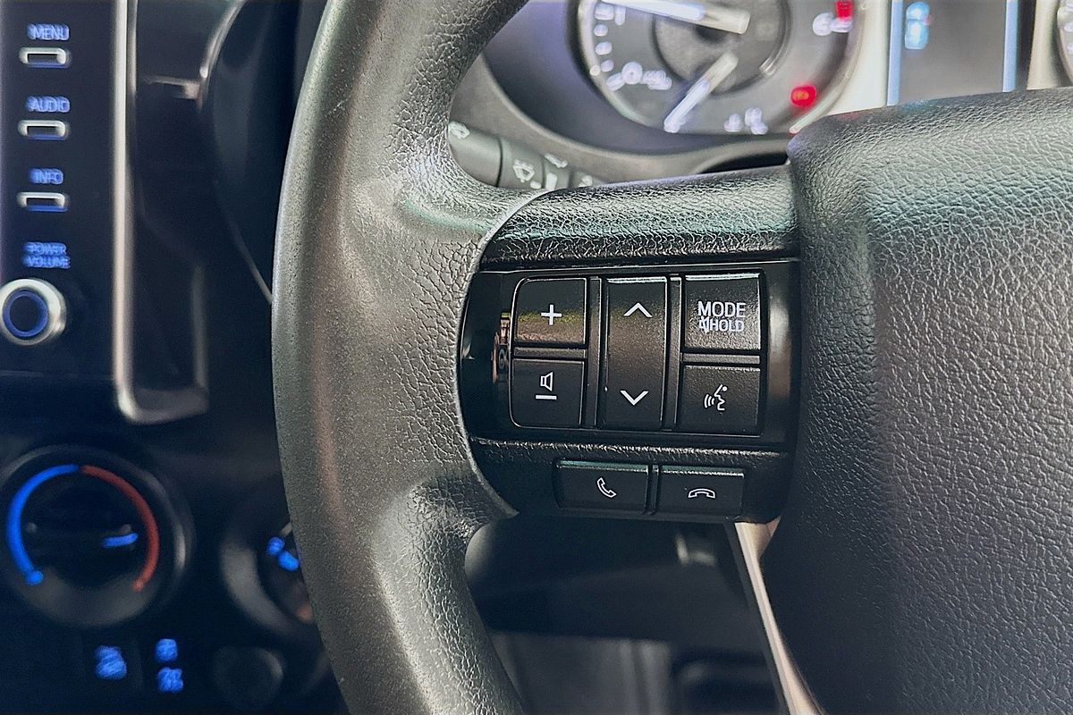 2020 Toyota HILUX SR (4x4) GUN126R FACELIFT 4X4