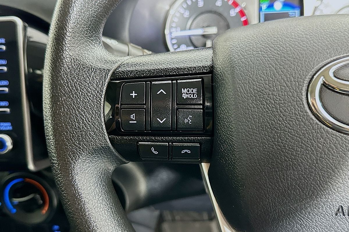 2020 Toyota Hilux SR (4x4) GUN126R FACELIFT 4X4