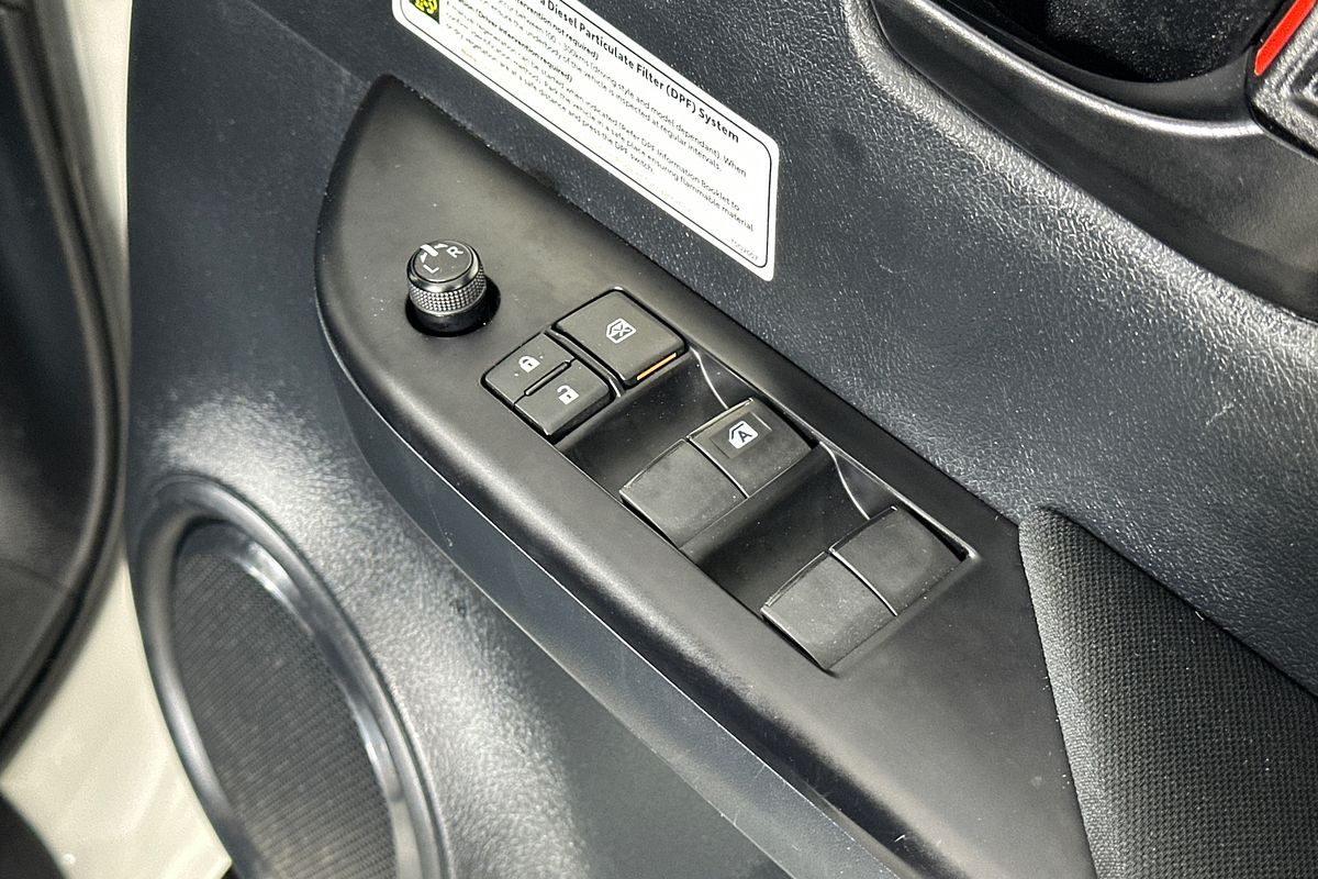 2020 Toyota HILUX SR (4x4) GUN126R FACELIFT 4X4