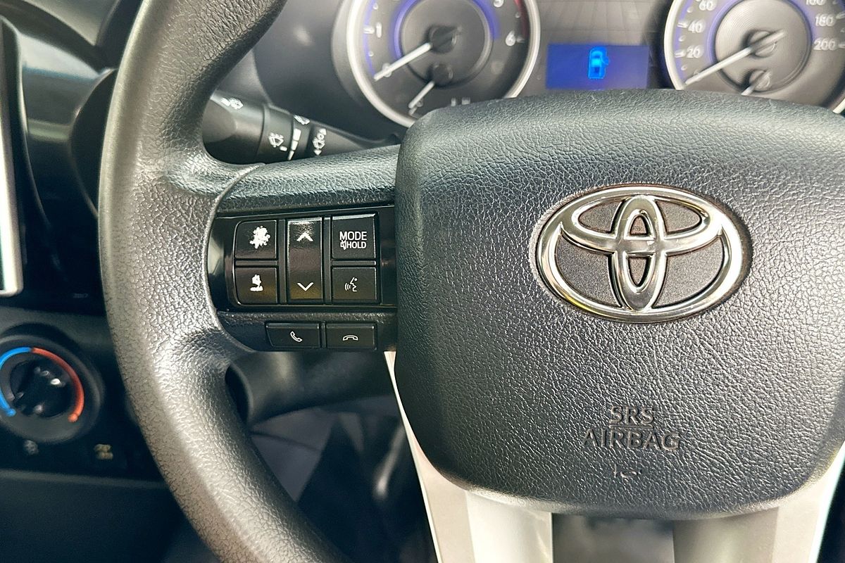 2017 Toyota HILUX SR (4x4) GUN126R 4X4