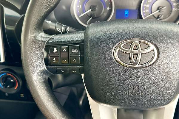 2017 Toyota HILUX SR (4x4) GUN126R 4X4
