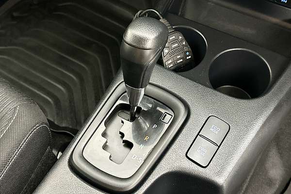 2020 Toyota HILUX SR (4x4) GUN126R FACELIFT 4X4