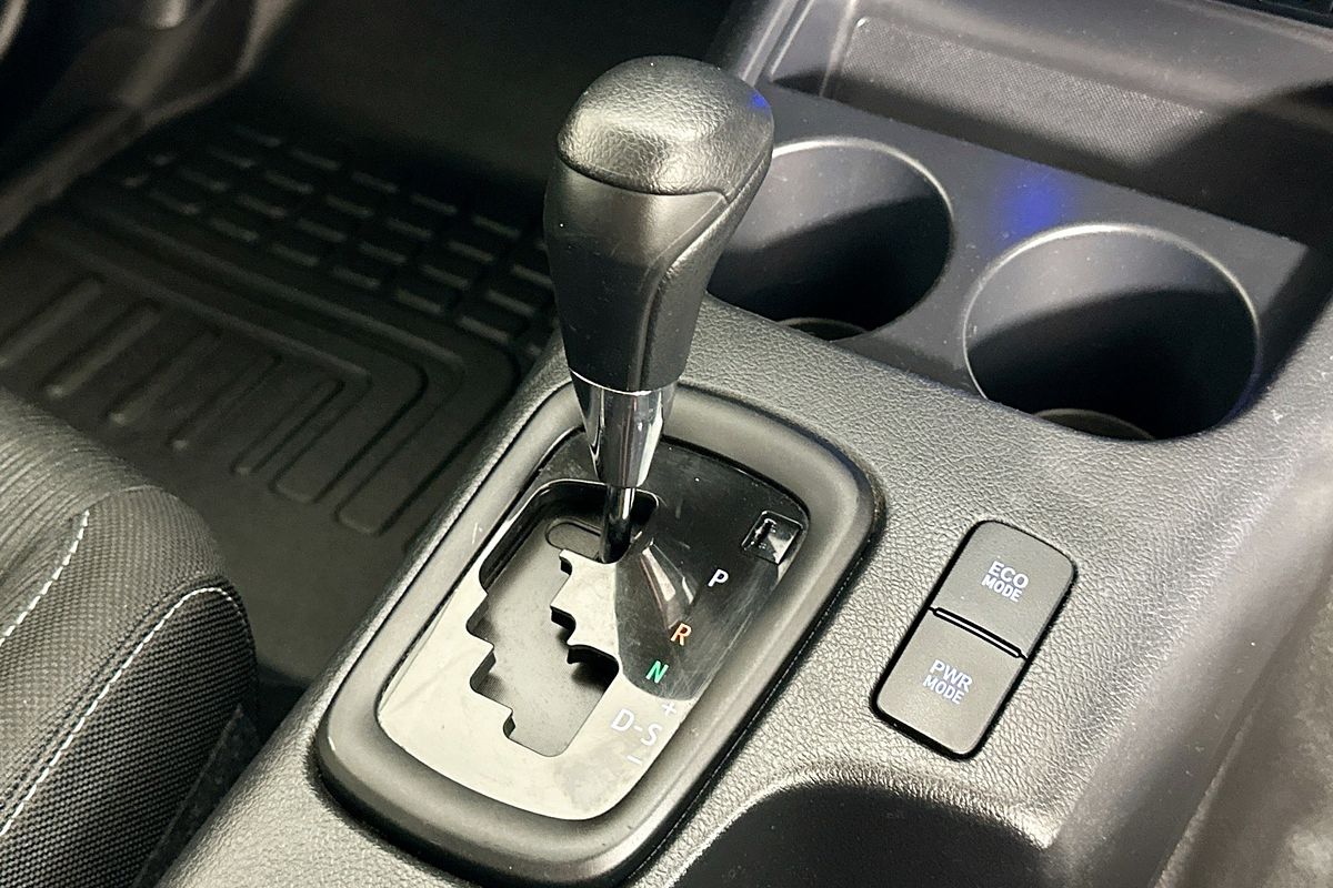 2020 Toyota HILUX SR (4x4) GUN126R FACELIFT 4X4