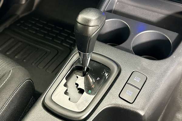 2020 Toyota HILUX SR (4x4) GUN126R FACELIFT 4X4
